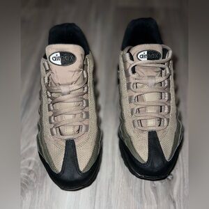 Nike Air Max Men's Black and Beige Sneakers 6.5Y